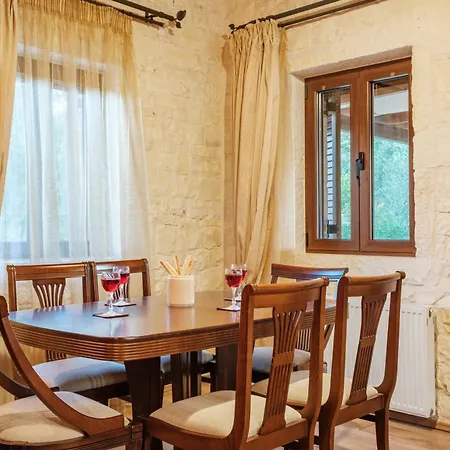 בית נופש Traditional Stone House With Terrace & Ping Pong *