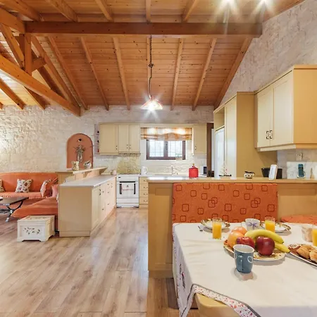 Traditional Stone House With Terrace & Ping Pong בית נופש