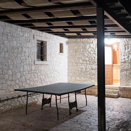 Vakantiehuis Traditional Stone House With Terrace & Ping Pong Varypatádes