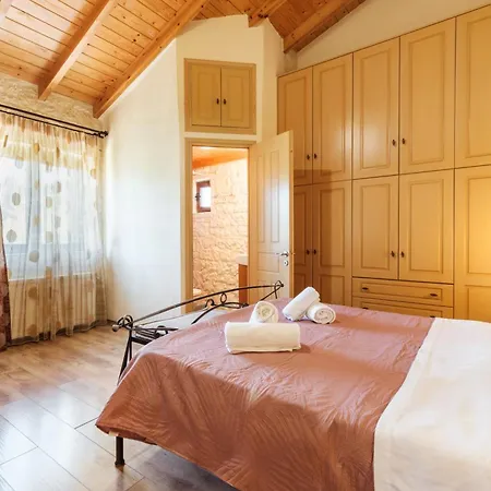 Traditional Stone House With Terrace & Ping Pong * Varypatádes