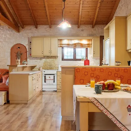 Traditional Stone House With Terrace & Ping Pong Varypatádes