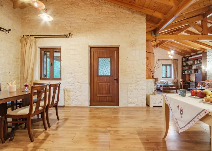 Traditional Stone House With Terrace & Ping Pong Vakantiehuis Varypatádes