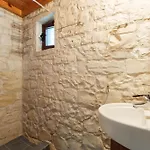 Traditional Stone House With Terrace & Ping Pong Varypatádes