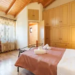 Traditional Stone House With Terrace & Ping Pong * Varypatádes