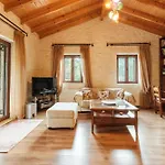 Traditional Stone House With Terrace & Ping Pong Varypatádes