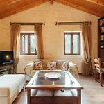 Casa vacanze Traditional Stone House With Terrace & Ping Pong Varypatádes