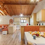 Traditional Stone House With Terrace & Ping Pong Casa vacanze