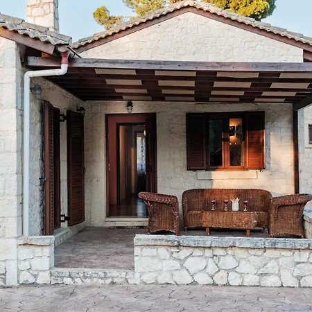 Traditional Stone House With Terrace & Ping Pong * Varypatádes