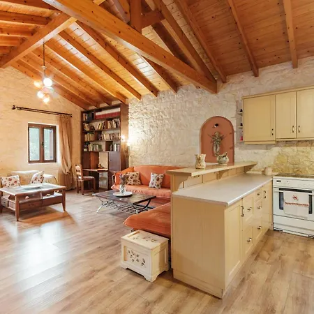Ferienhaus Traditional Stone House With Terrace & Ping Pong Varypatádes