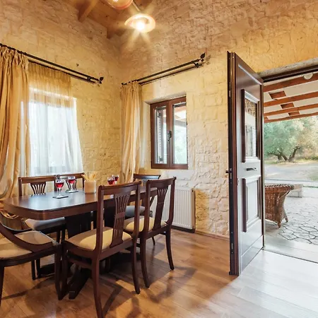 펜션 Traditional Stone House With Terrace & Ping Pong