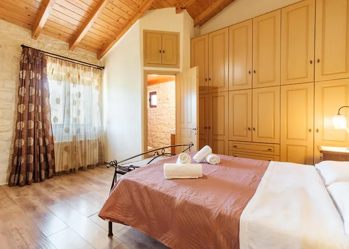 Traditional Stone House With Terrace & Ping Pong * Varypatádes
