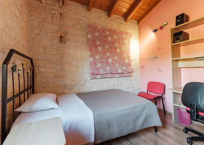 Traditional Stone House With Terrace & Ping Pong * Varypatádes