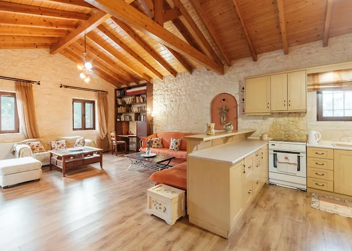 Case de vacanță Traditional Stone House With Terrace & Ping Pong Varypatádes