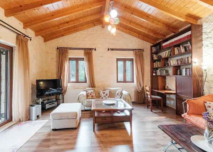 Traditional Stone House With Terrace & Ping Pong Ferienhaus *