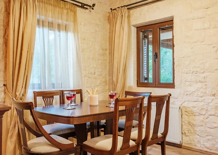 Case de vacanță Traditional Stone House With Terrace & Ping Pong *