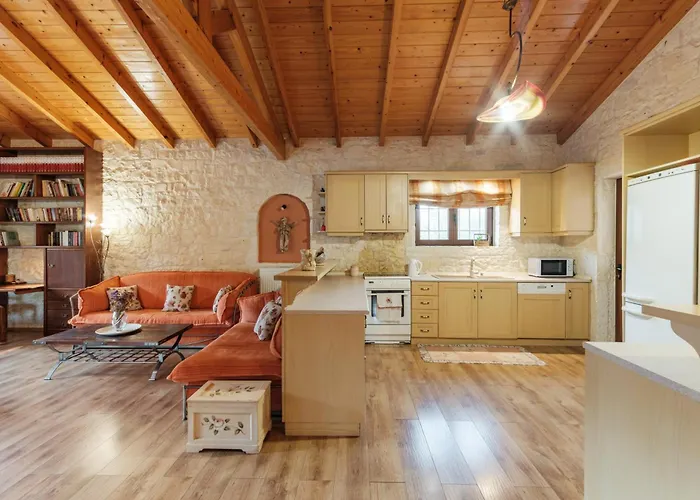 Traditional Stone House With Terrace & Ping Pong Varypatádes