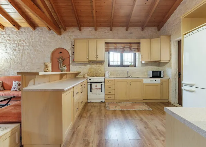 Traditional Stone House With Terrace & Ping Pong Ferienhaus Varypatádes